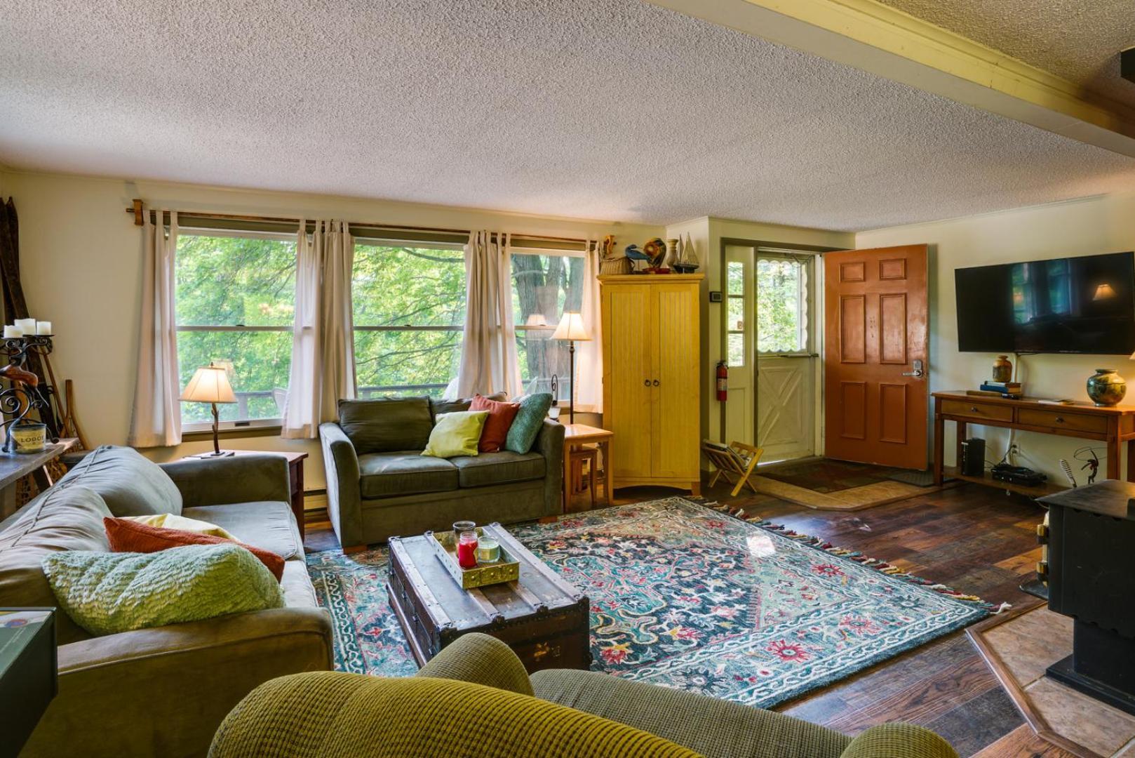 Great Valley Home With On-Site Pond, 7 Mi To Skiing! Экстерьер фото